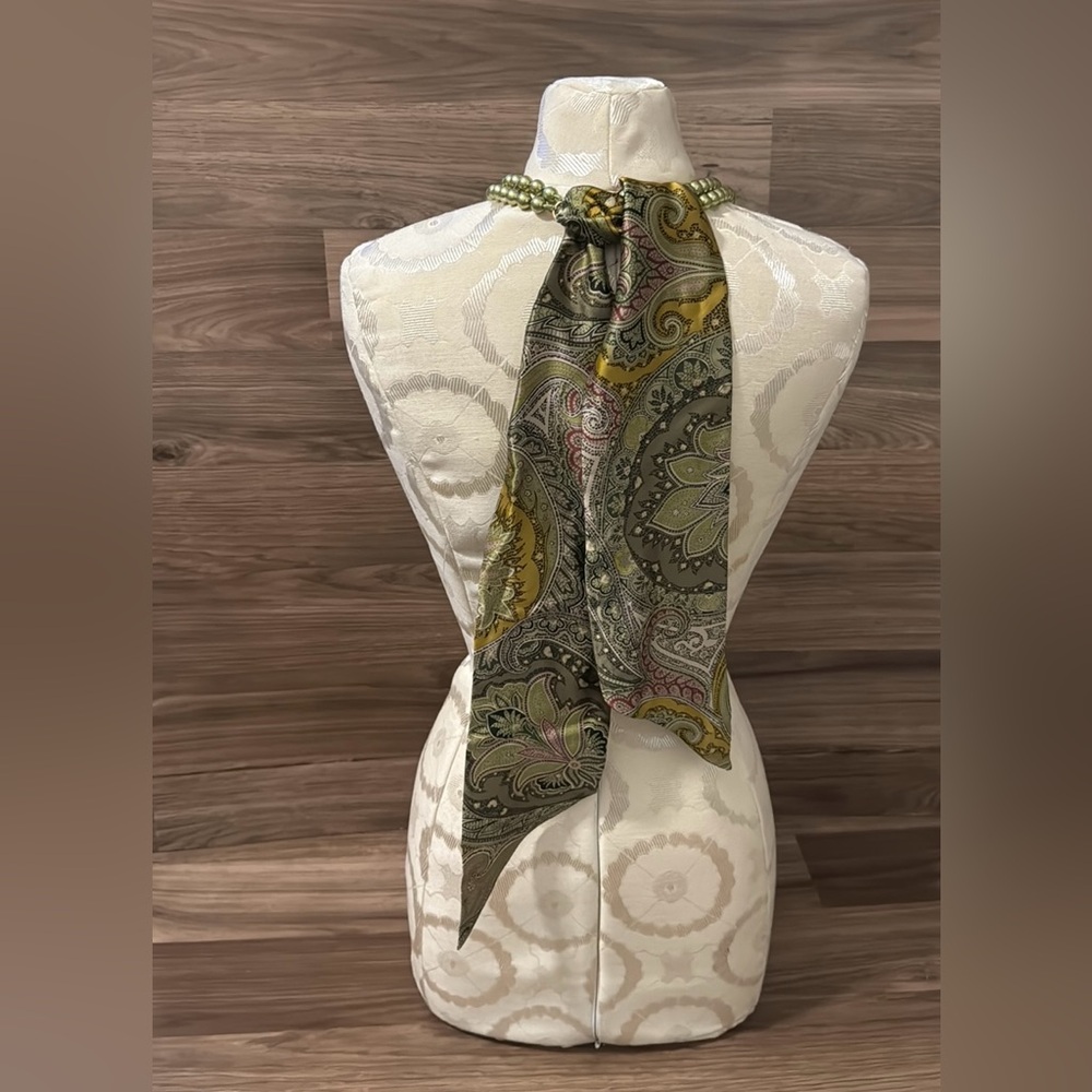 Vintage Necklace Faux Pearls Green Attached to Silk Abstract Scarf - Picture 10 of 17